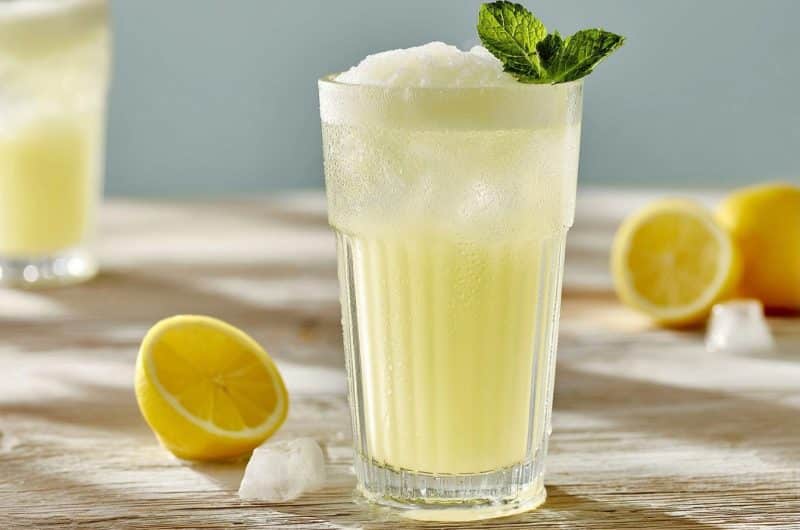 Sparkling Lemonade with the Ninja Slushi