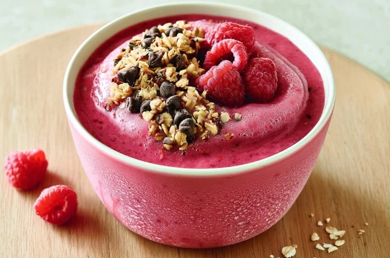 Himbeer-Smoothie-Bowl mit dem Ninja Slushi