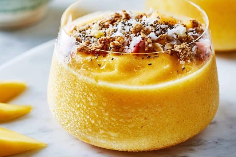 Smoothie bowl tropical mangue et ananas — photo 1