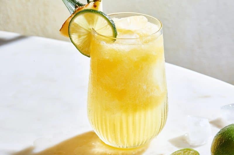Mocktail ananas sureau fizz au Ninja Slushi
