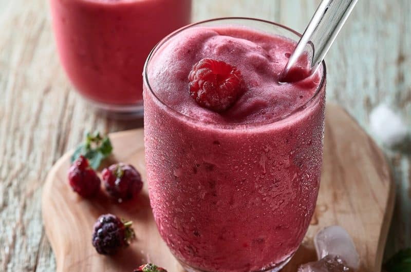 Smoothie fruits rouges glacé au Ninja Slushi