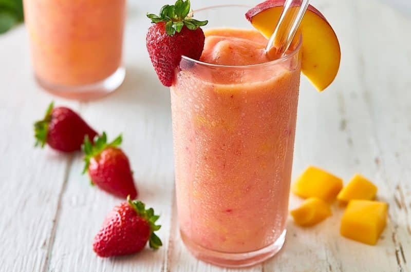 Smoothie mangue fraise pêche au Ninja Slushi